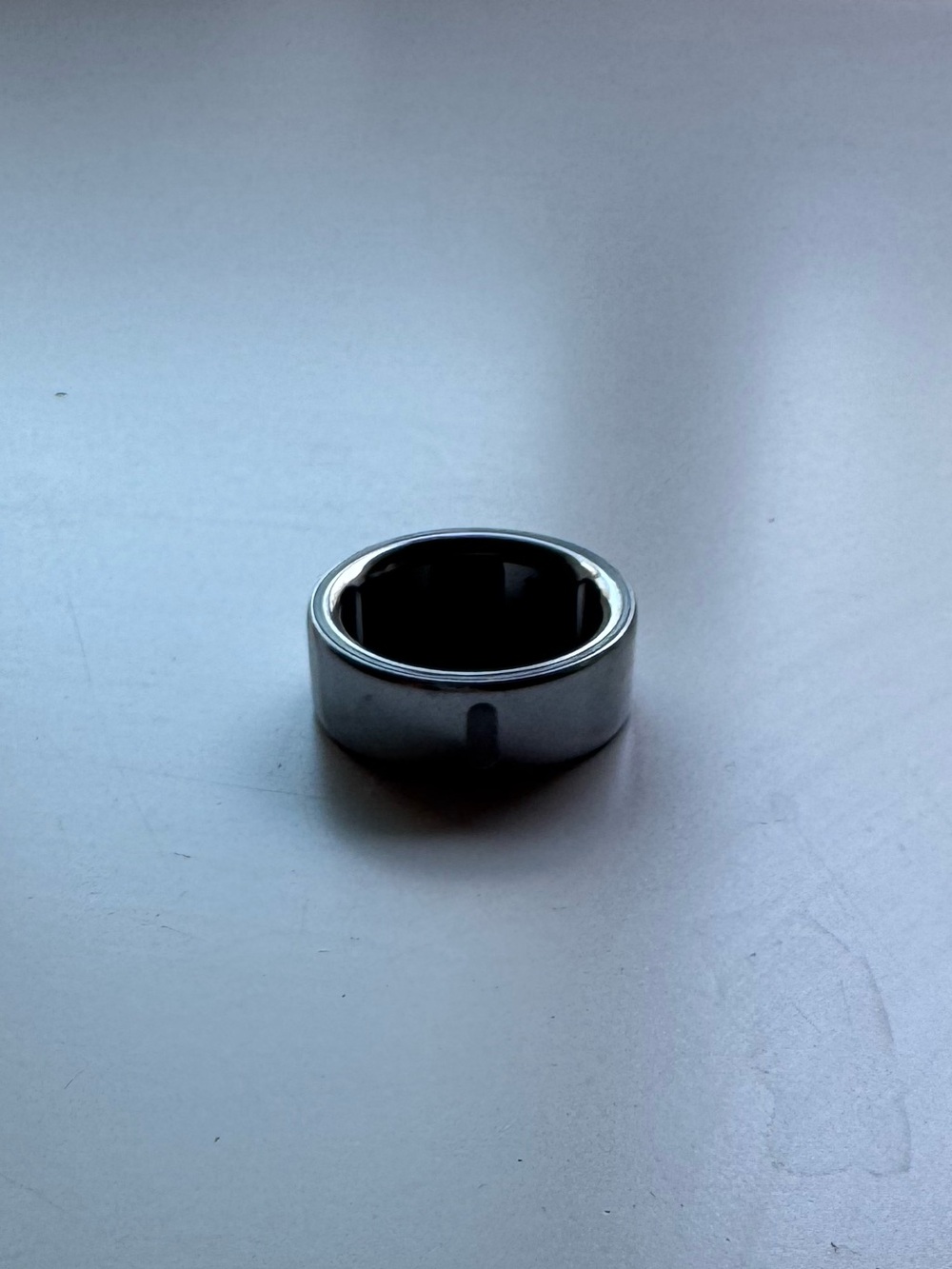Size 8 Silver Oura Ring 4 with charger